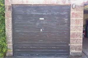 garage door before painting