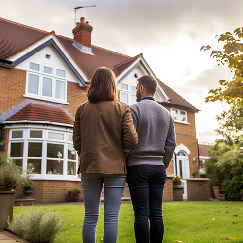 couple-viewing-house.jpg